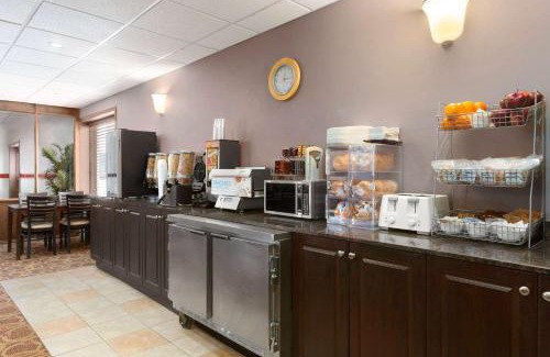 Meadow Lake Hotel | Travelodge by Wyndham Meadow Lake