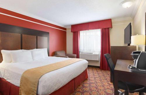 Meadow Lake Hotel | Travelodge by Wyndham Meadow Lake