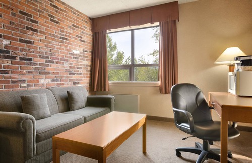 North Bay Hotel | Travelodge by Wyndham North Bay