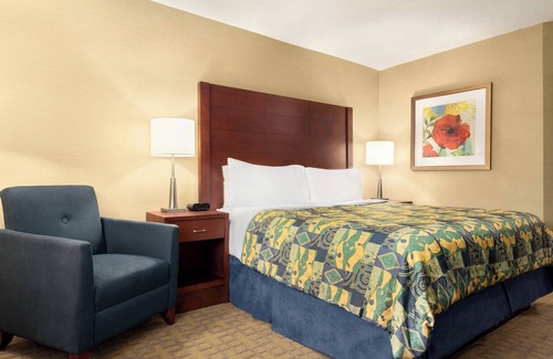 Durham Region Hotel | Travelodge by Wyndham Oshawa Whitby