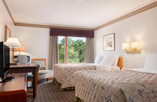 Owen Sound Hotel | Travelodge by Wyndham Owen Sound ON