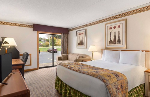 Owen Sound Hotel | Travelodge by Wyndham Owen Sound