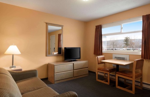 Quesnel Hotel | Travelodge by Wyndham Quesnel