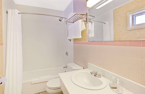 Rapid City Hotel | Travelodge by Wyndham Rapid City