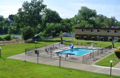 Red Bluff Cabin | Travelodge by Wyndham Red Bluff South of Redding