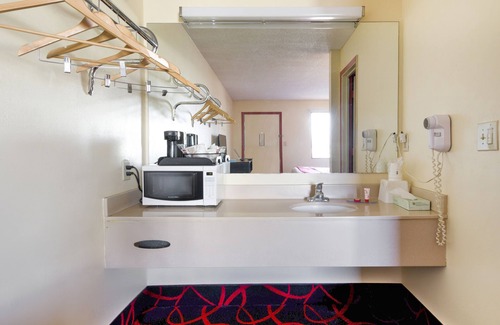 Richmond Hotel | Travelodge by Wyndham Richmond IN