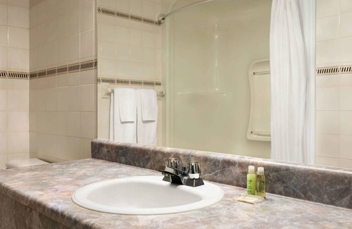 Rigaud Hotel | Travelodge by Wyndham Rigaud