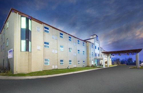 Romulus Hotel | Travelodge by Wyndham Romulus Detroit Airport