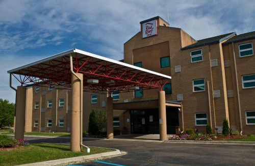 Romulus Hotel | Travelodge by Wyndham Romulus Detroit Airport