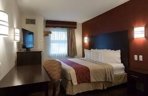 Romulus Hotel | Travelodge by Wyndham Romulus Detroit Airport