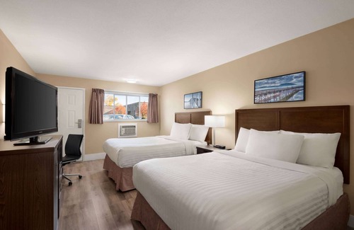 Salmon Arm Hotel | Travelodge by Wyndham Salmon Arm