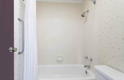 Seymour Hotel | Travelodge by Wyndham Seymour