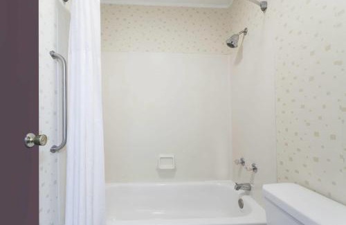 Seymour Hotel | Travelodge by Wyndham Seymour