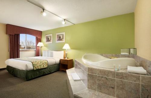 Mongo Hotel | Travelodge by Wyndham Sturgis