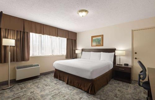 Thunder Bay Hotel | Travelodge by Wyndham Thunder Bay ON