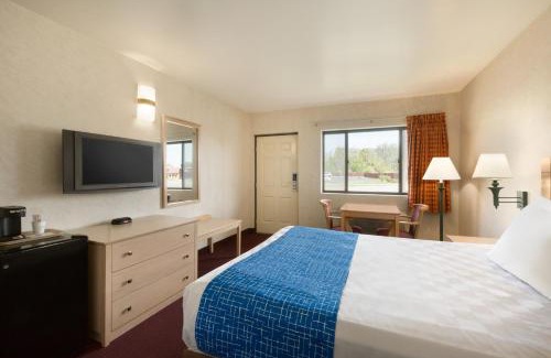 Niagara Falls Hotel | Travelodge by Wyndham Niagara Falls - New York