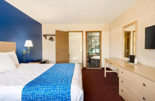 Niagara Falls Hotel | Travelodge by Wyndham Niagara Falls - New York