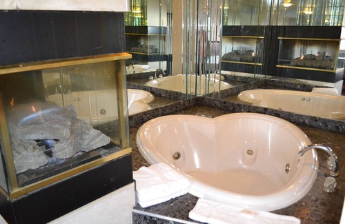 Niagara Falls Hotel | Travelodge by Wyndham Niagara Falls