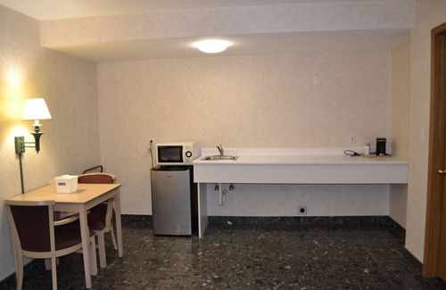 Niagara Falls Hotel | Travelodge by Wyndham Niagara Falls