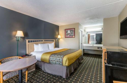 Richmond Hill Hotel | Travelodge by Wyndham Savannah Area/Richmond Hill