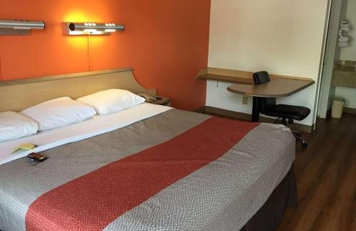 West San Antonio Hotel | Travelodge by Wyndham San Antonio Lackland AFB North
