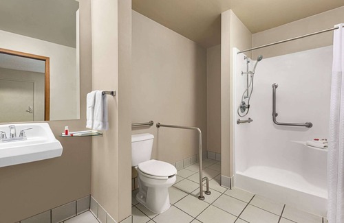 Wellington Hotel | Travelodge by Wyndham Wellington KS