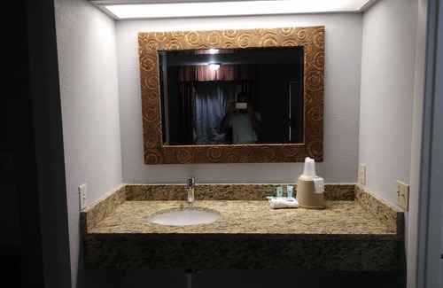 Venice Gardens Hotel | Travelodge by Wyndham Venice