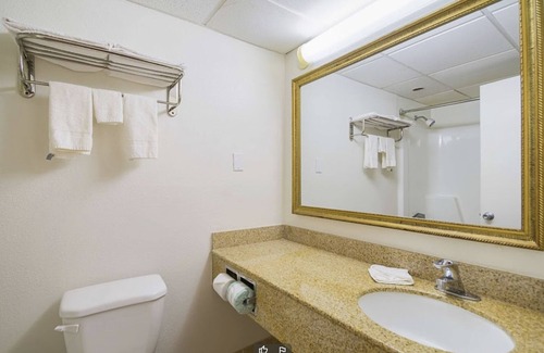 Vernon Hotel | Travelodge by Wyndham Vernon CT