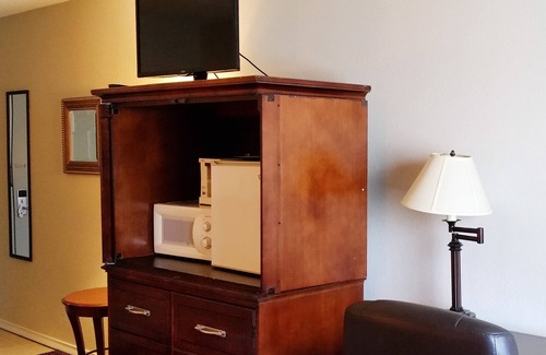 Watertown Hotel | Travelodge by Wyndham Watertown