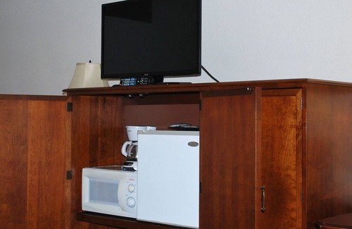 Watertown Hotel | Travelodge by Wyndham Watertown