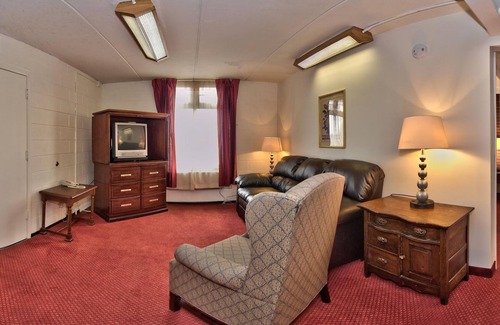 Watertown Hotel | Travelodge by Wyndham Watertown