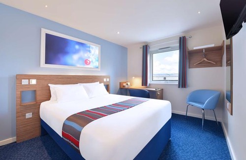 Glenisla Hotel | Travelodge Dundee Strathmore Avenue