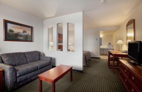Weyburn Hotel | Travelodge Hotel by Wyndham Weyburn