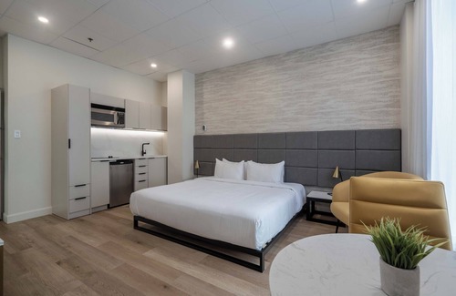 Chinatown Hotel | Travelodge Hotel by Wyndham Montreal Centre