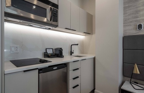 Chinatown Hotel | Travelodge Hotel by Wyndham Montreal Centre