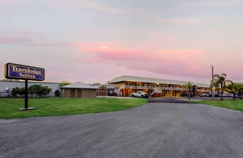 Okeechobee Hotel | Travelodge Suites by Wyndham Lake Okeechobee