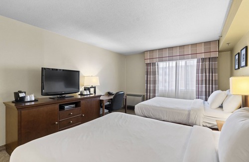 Regina Hotel | Travelodge Suites by Wyndham Regina/Eastgate Bay