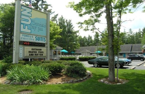 Traverse City Hotel | Traverse Bay Inn