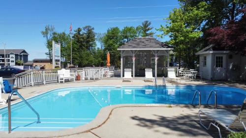 Traverse City Hotel | Traverse Bay Inn