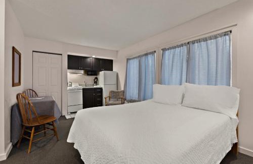 Traverse City Hotel | Traverse Bay Inn