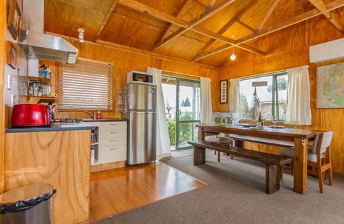 National Park Village House | Traverse Cabin - National Park Holiday Home