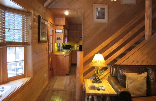 Mayfield Cabin | Traverse City Log Cabin Boardman River - YOUR OUTDOOR OASIS!nSTR LICENSE: 002880