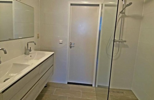 Grou House | | Travl.is Expats | NL # Grouw Lakeside Joy