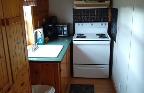 New Albany Cabin | Treaster's Cabin *Paddleboat/Great Fishing* (No fishing license required.)