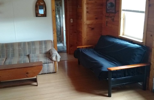 New Albany Cabin | Treaster's Cabin *Paddleboat/Great Fishing* (No fishing license required.)