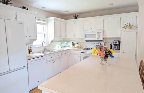 Olathe House | Treasure Chest - a boutique family getaway