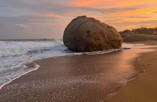 Kirinda-Puhulwella Bed & Breakfast | Treasure Rock