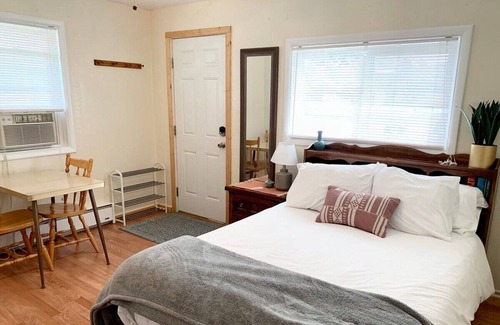 Helena House | Treasure State Cottage - centrally located