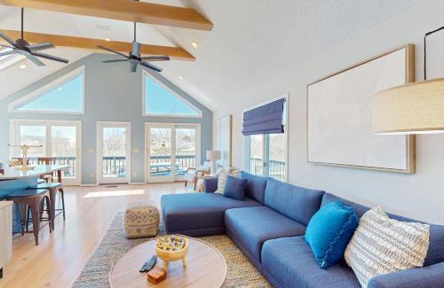 Livingston House | Treasured Cove