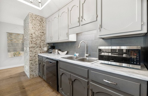 Sunnyside Condo | "Treasures Sunset" Sleeps 4